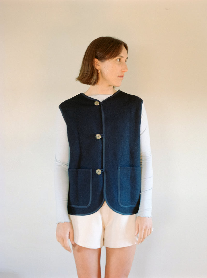 Vest in Black Wool - Preorder September
